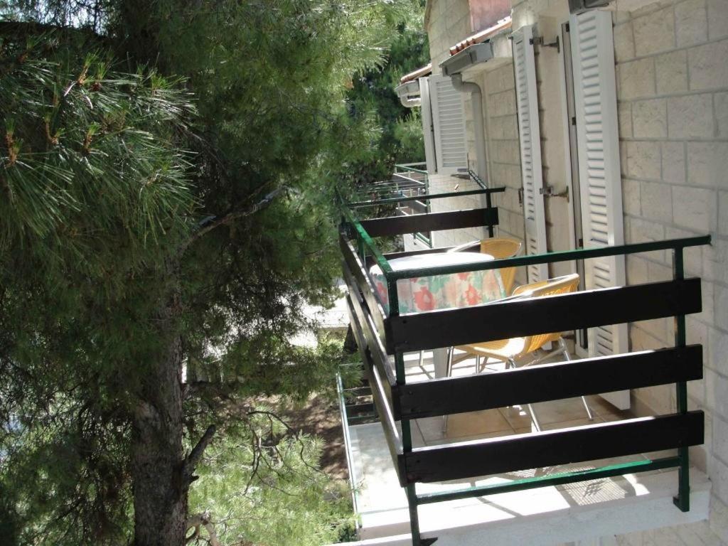 Apartments Pinija Supetar Bagian luar foto