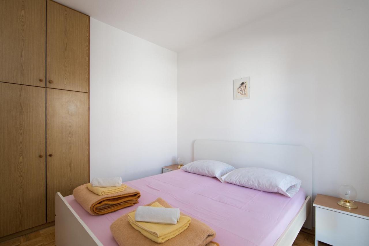Apartments Pinija Supetar Bagian luar foto